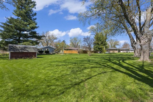 1131 Lily ROAD, Oconomowoc, WI 53066