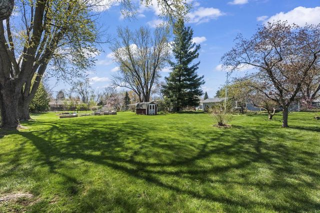 1131 Lily ROAD, Oconomowoc, WI 53066