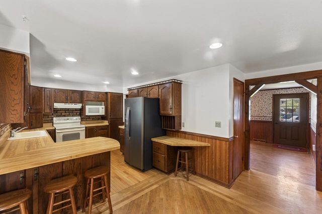 1131 Lily ROAD, Oconomowoc, WI 53066