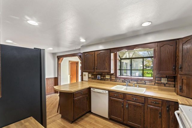 1131 Lily ROAD, Oconomowoc, WI 53066