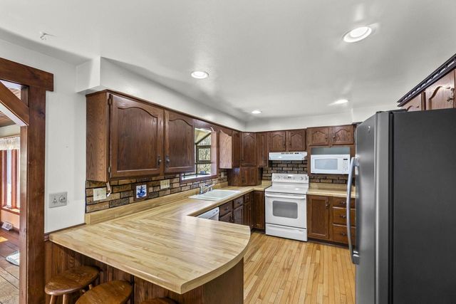 1131 Lily ROAD, Oconomowoc, WI 53066