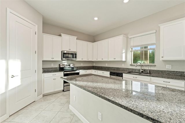 3123 HILLIARD DR, Wesley Chapel, FL 33543