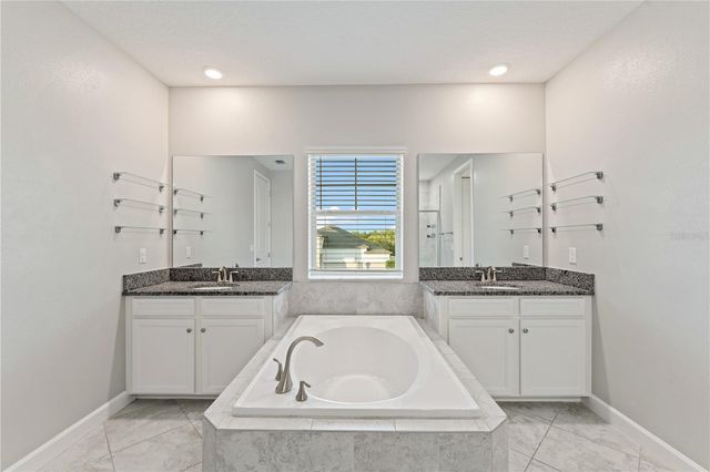 3123 HILLIARD DR, Wesley Chapel, FL 33543