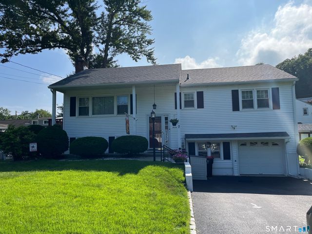 7 Lycett Court, Norwalk, CT 06851