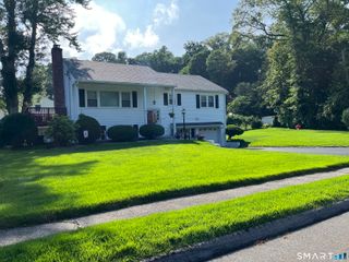 7 Lycett Court, Norwalk, CT 06851