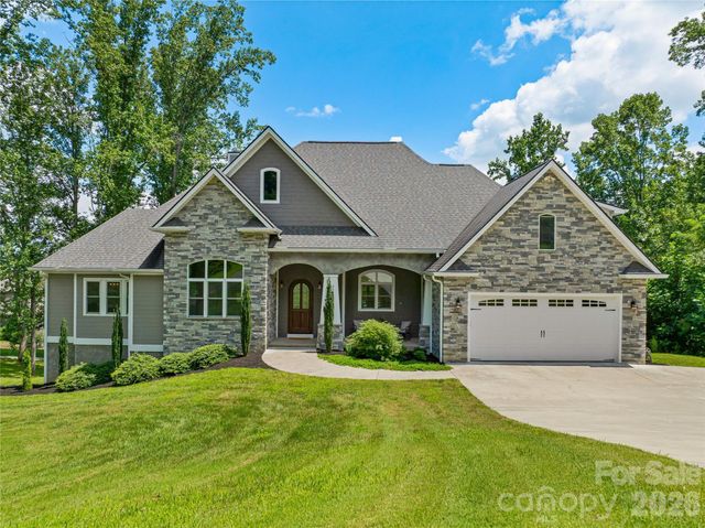 143 Gracie Lane, Mills River, NC 28759