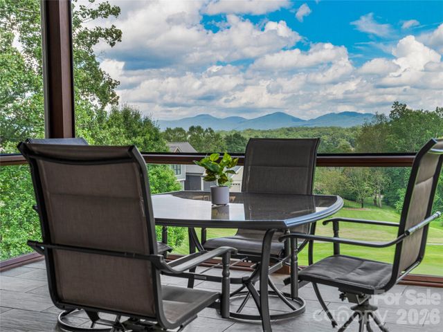 143 Gracie Lane, Mills River, NC 28759