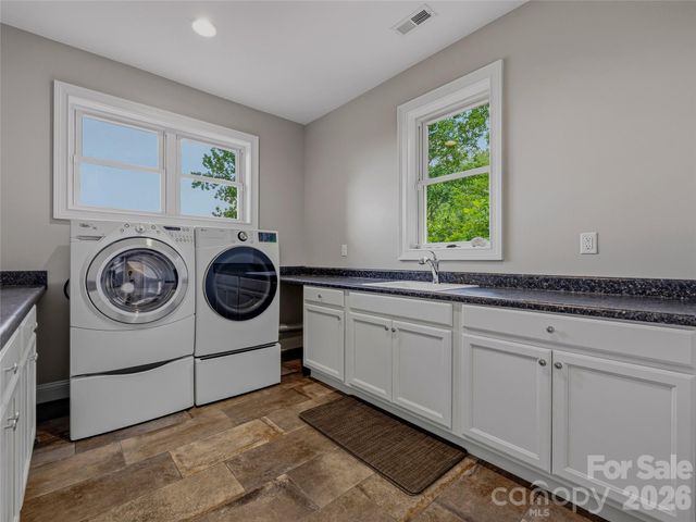 143 Gracie Lane, Mills River, NC 28759