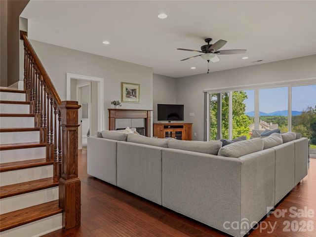 143 Gracie Lane, Mills River, NC 28759