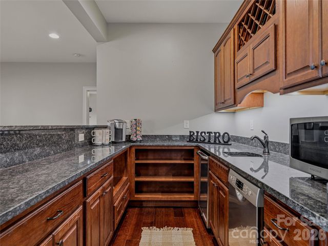 143 Gracie Lane, Mills River, NC 28759