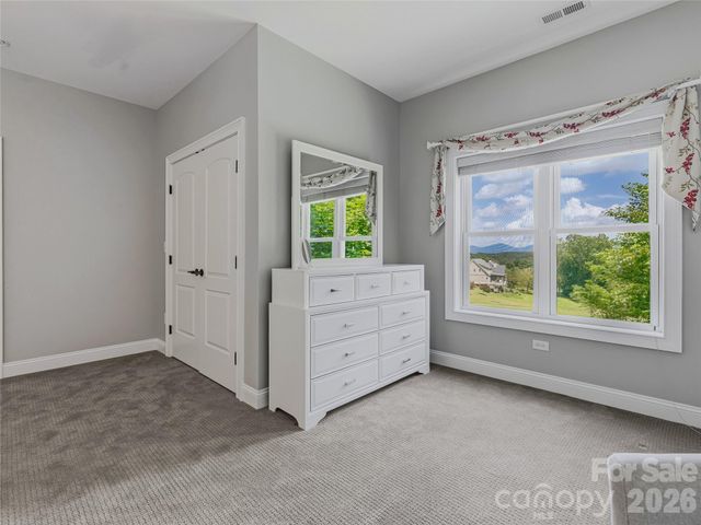 143 Gracie Lane, Mills River, NC 28759