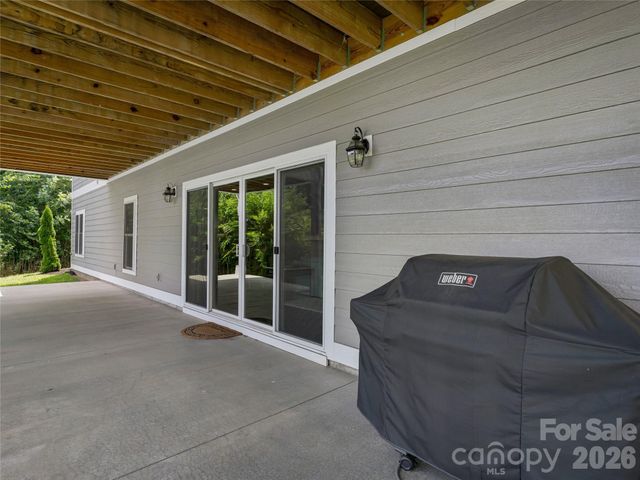 143 Gracie Lane, Mills River, NC 28759