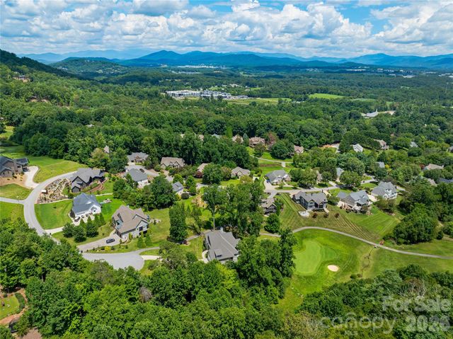 143 Gracie Lane, Mills River, NC 28759