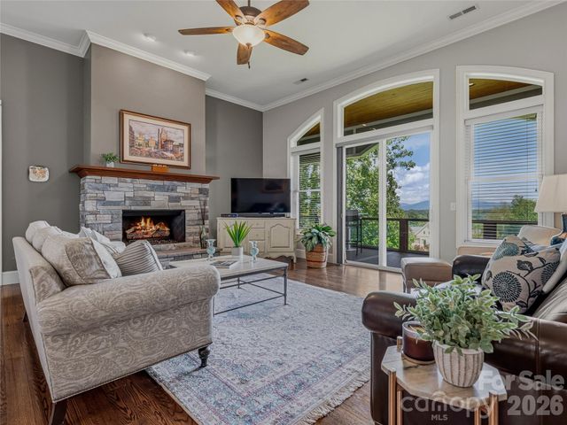 143 Gracie Lane, Mills River, NC 28759