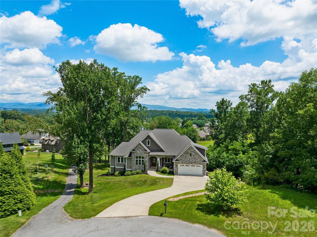 143 Gracie Lane, Mills River, NC 28759