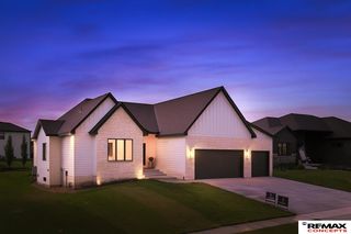 8911 Ranch Gate Road, Lincoln, NE 68520