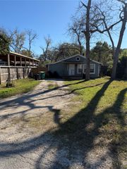 323 Reppert Street, Bacliff, TX 77518