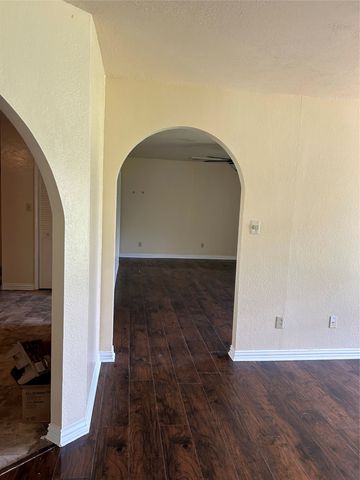 214 County Road 4870, Newark, TX 76071