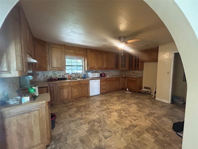 214 County Road 4870, Newark, TX 76071