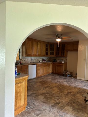 214 County Road 4870, Newark, TX 76071
