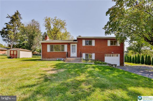 2850 RED OAK LN, Bethlehem, PA 18017