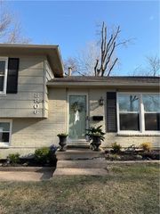 8806 W 72 Terrace, Overland Park, KS 66204