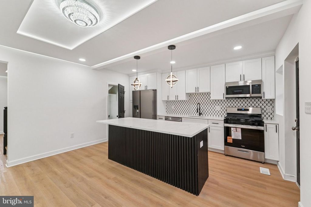 923 NORTH HILL RD, Baltimore, MD 21218