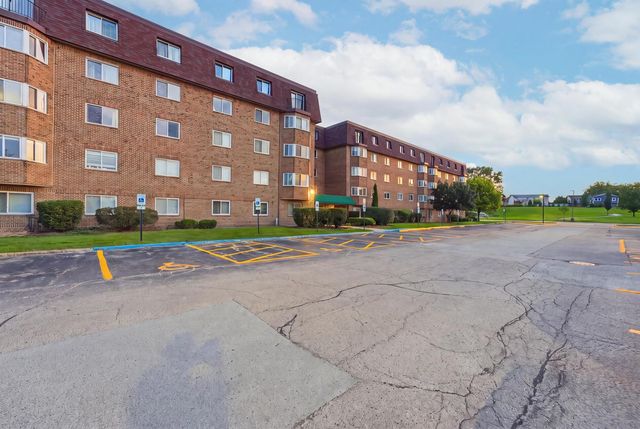 300 S Roselle Road 522, Schaumburg, IL 60193