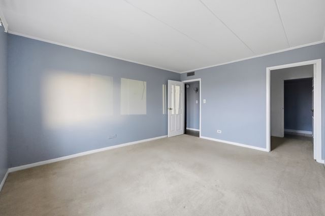 300 S Roselle Road 522, Schaumburg, IL 60193