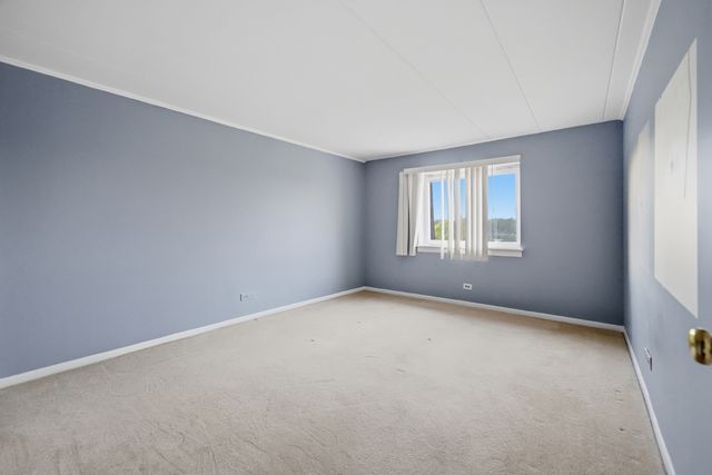 300 S Roselle Road 522, Schaumburg, IL 60193
