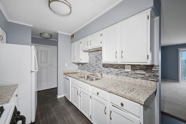 300 S Roselle Road 522, Schaumburg, IL 60193