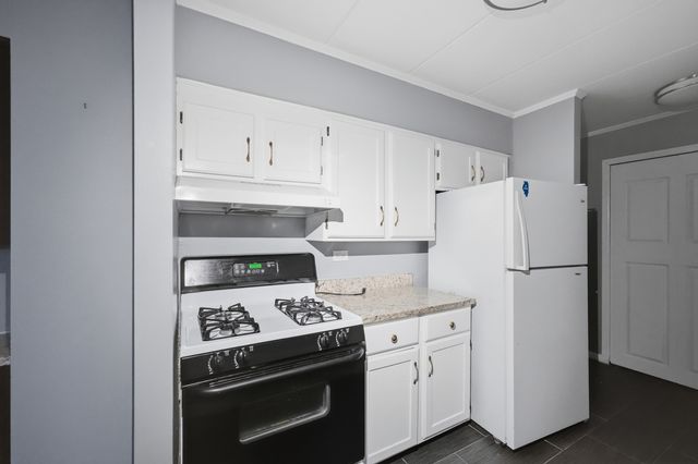300 S Roselle Road 522, Schaumburg, IL 60193