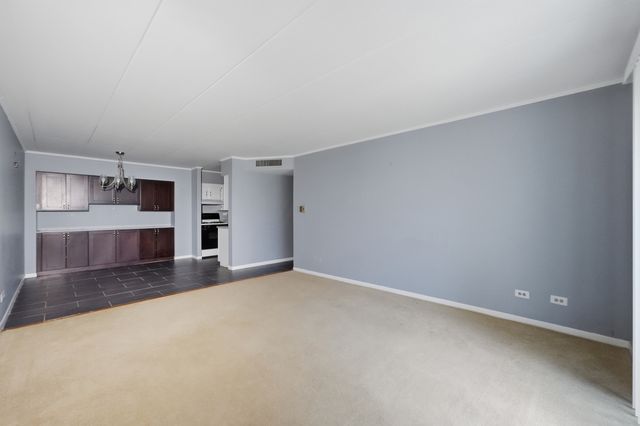 300 S Roselle Road 522, Schaumburg, IL 60193