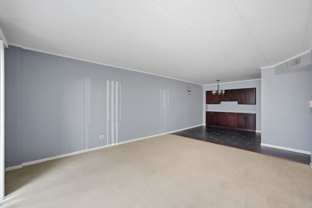 300 S Roselle Road 522, Schaumburg, IL 60193