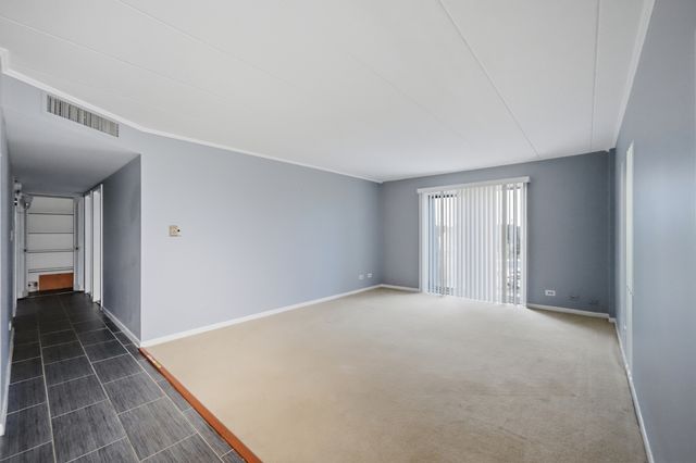 300 S Roselle Road 522, Schaumburg, IL 60193