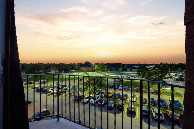 300 S Roselle Road 522, Schaumburg, IL 60193