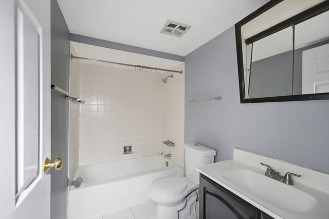 300 S Roselle Road 522, Schaumburg, IL 60193