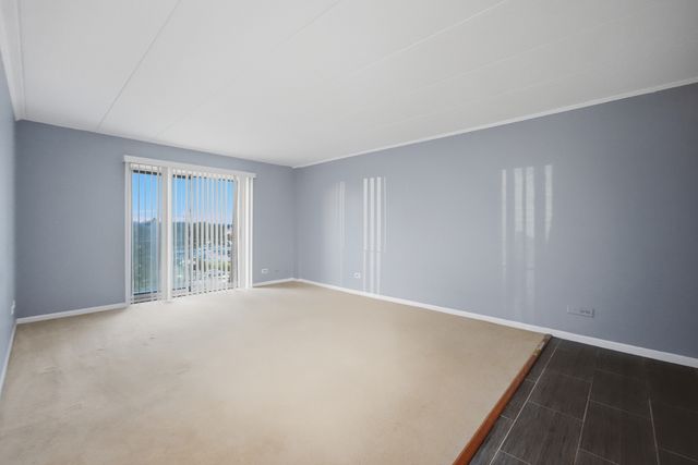 300 S Roselle Road 522, Schaumburg, IL 60193