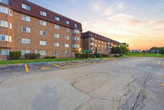 300 S Roselle Road 522, Schaumburg, IL 60193