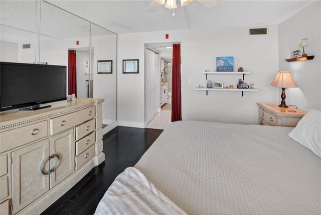 1 KEY CAPRI 103E, Treasure Island, FL 33706