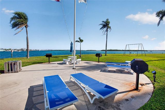 1 KEY CAPRI 103E, Treasure Island, FL 33706