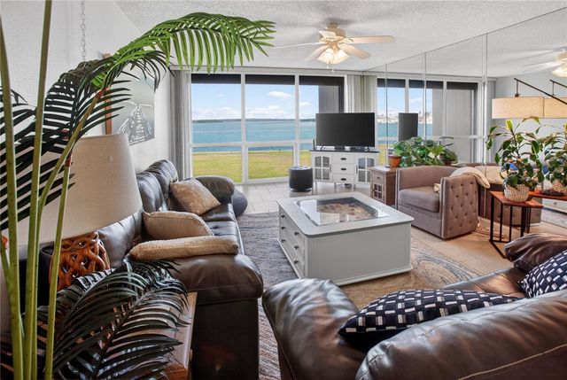 1 KEY CAPRI 103E, Treasure Island, FL 33706