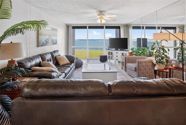 1 KEY CAPRI 103E, Treasure Island, FL 33706