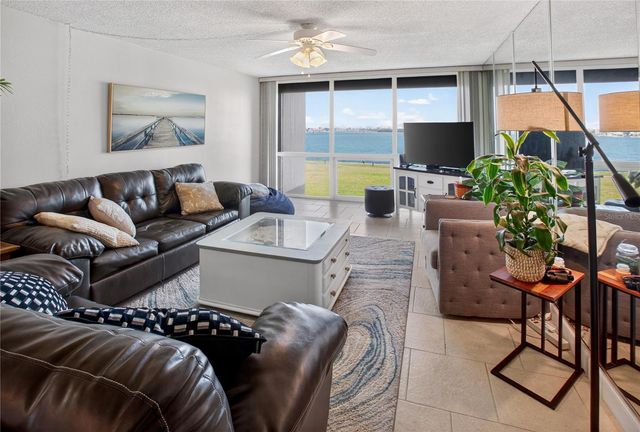 1 KEY CAPRI 103E, Treasure Island, FL 33706