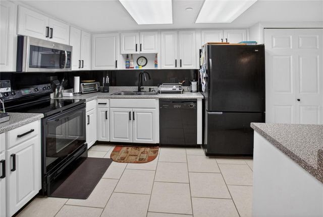 1 KEY CAPRI 103E, Treasure Island, FL 33706