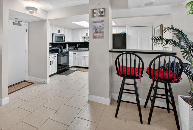 1 KEY CAPRI 103E, Treasure Island, FL 33706