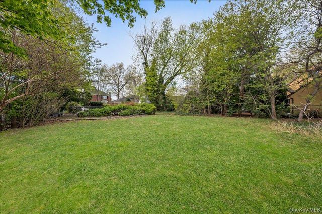 497 Tulip Avenue, Floral Park, NY 11001