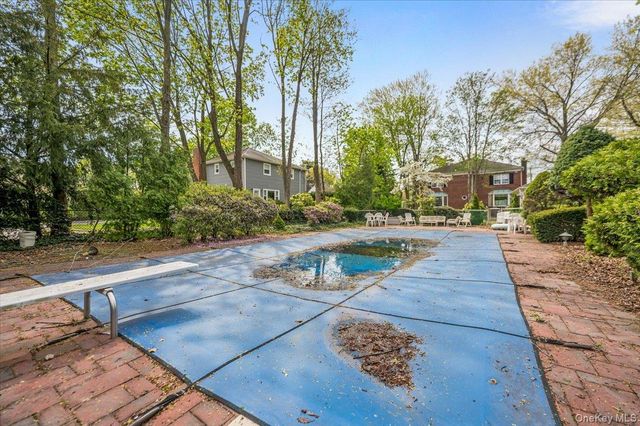 497 Tulip Avenue, Floral Park, NY 11001