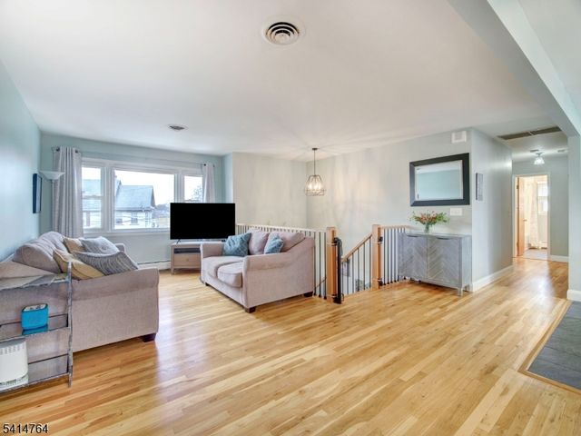 68 Arthur Ter, Kenilworth Boro, NJ 07033