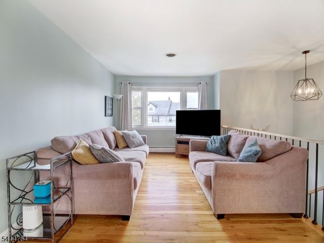 68 Arthur Ter, Kenilworth Boro, NJ 07033